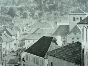 24 - Lieunghgården bakerst i bildet